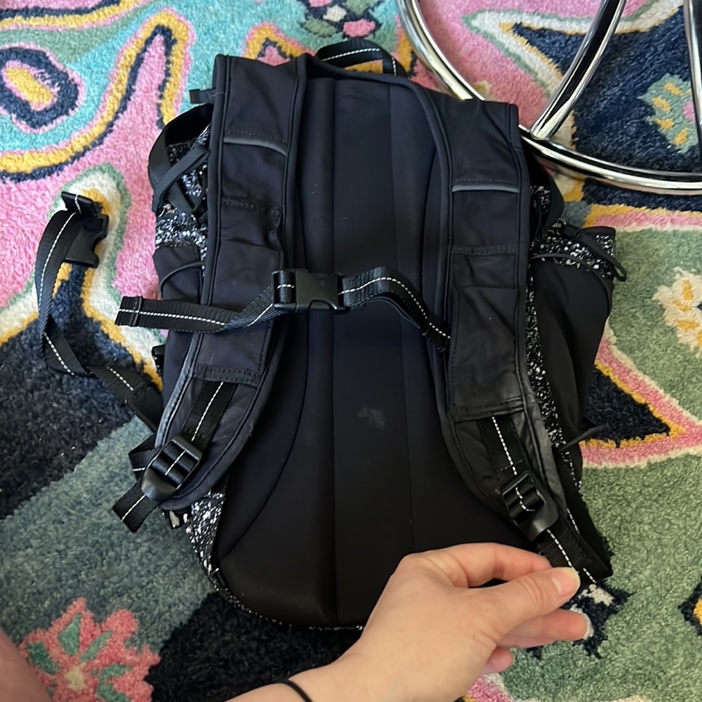 Lululemon Running Backpack - image 5